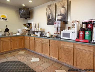 Days Inn By Wyndham Laramie Restaurant photo