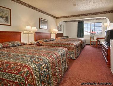 Days Inn By Wyndham Laramie Room photo